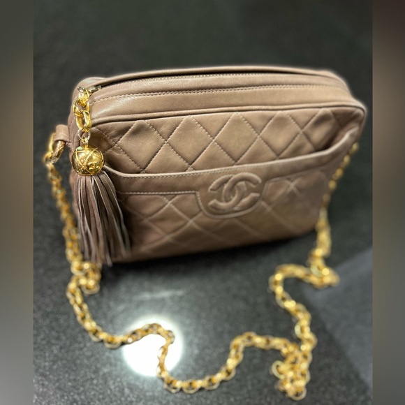 CHANEL 
Vintage Bijoux Chain Camera Bag - Picture 3 of 11